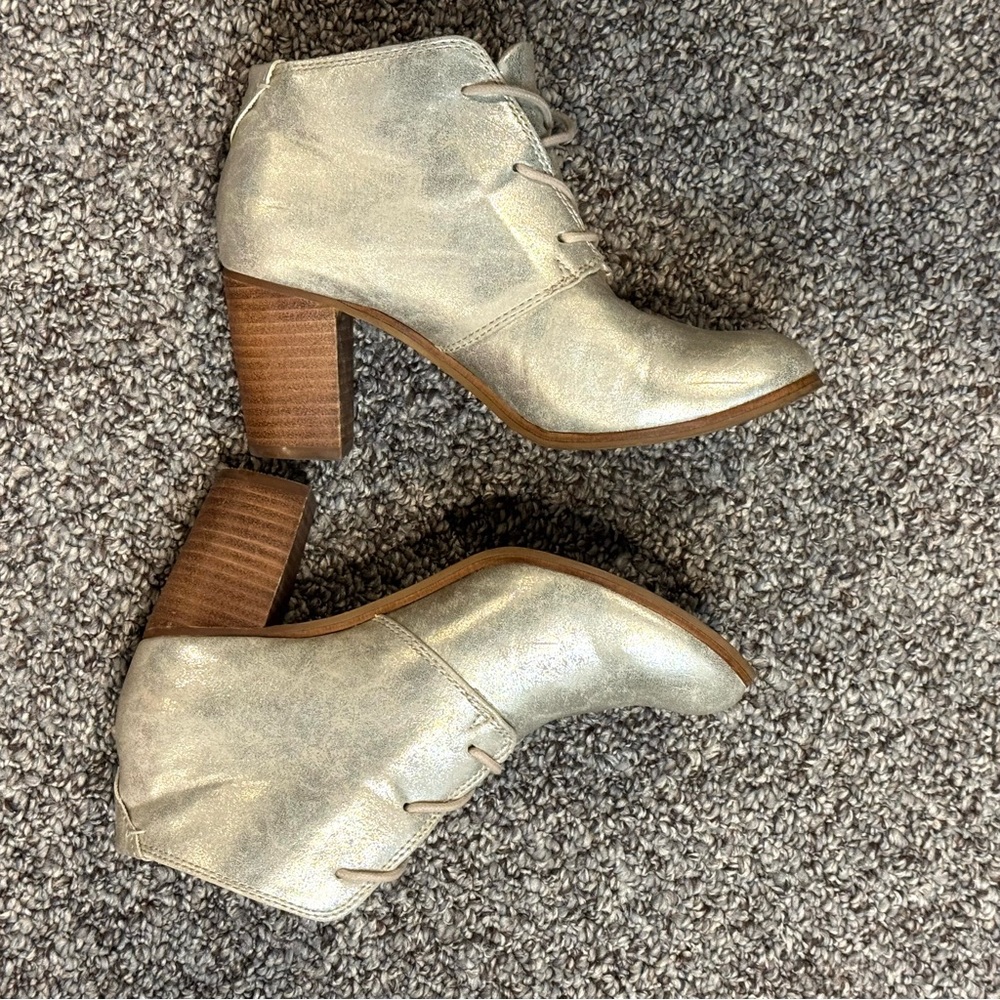 TOMS Women's Lunata metallic lace-up ankle booties with stacked wooden heels - Picture 6 of 9
